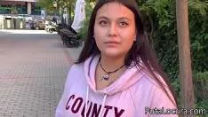 امرأة رومانية شابة يمارسها رجل عجوز من أجل المال