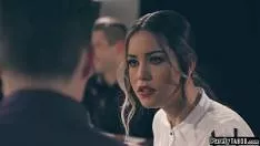 مراهقة لديها أزهار كس تمارس الجنس مع شريكها الجديد