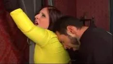 رجل ناضج يمارس الجنس مع كس صغير ومقرن