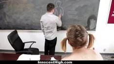 طالب الدهون استغل من قبل اثنين من المعلمين في الصف