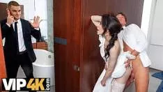 يجد زوجته مع أخرى عندما انفصل عنها
