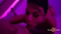 الشقراء ذات الثدي المثالي تتلقى اللسان المذهل للغاية من رجل
