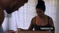 آسيوي MILF DANA VESPOLI FUCKS stepson Oliver Flynn في الزي العسكري للزوج