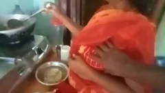 اللسان في الهواء الطلق الآسيوي في الهواء الطلق و doggystyle